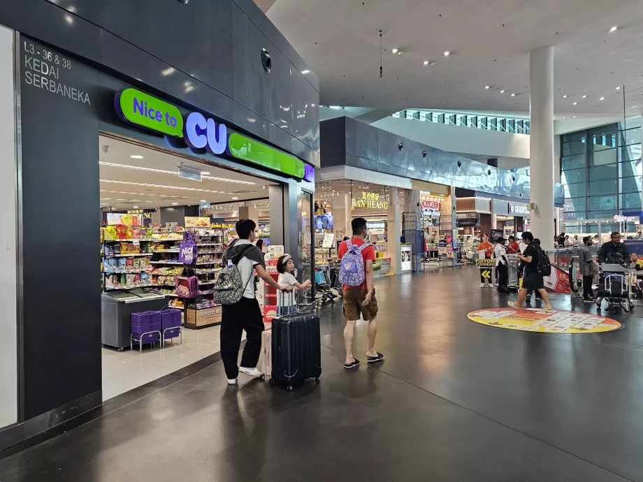 Minimarkt, Terminal 2, öffentlicher Bereich