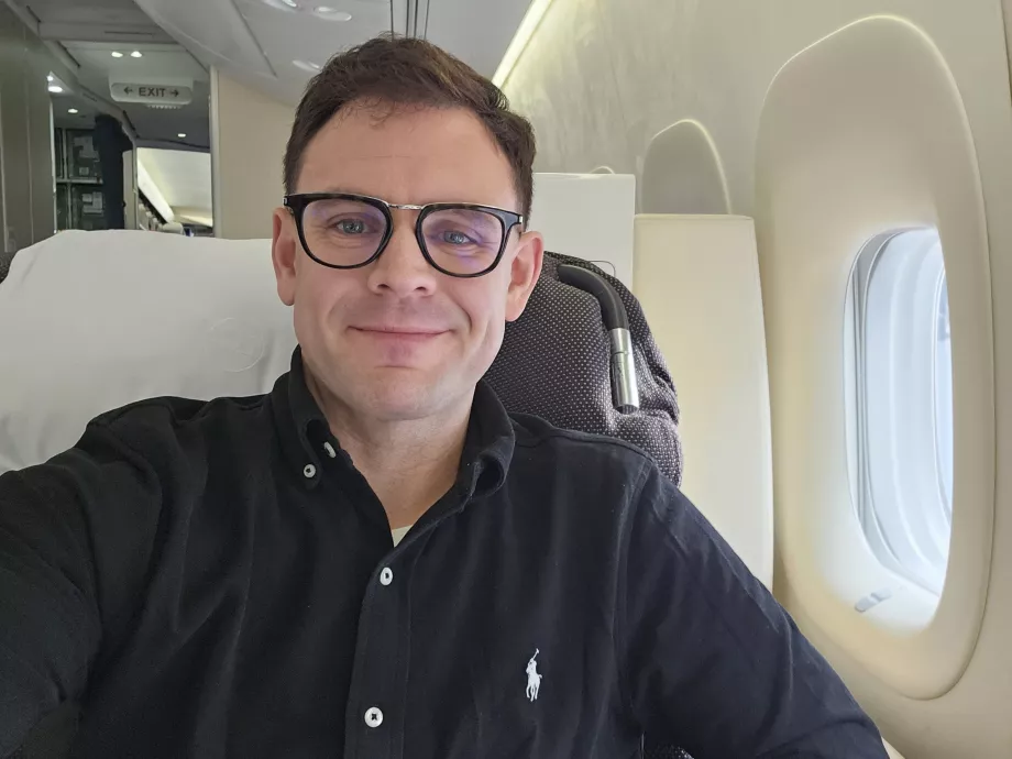 Ich in der ersten Klasse der Lufthansa