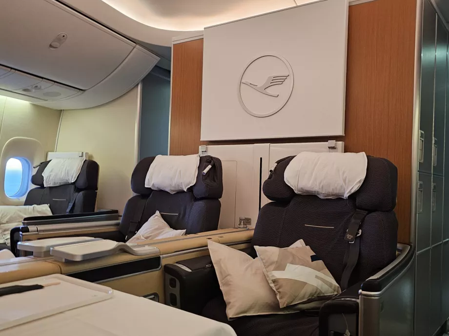 Zwei Sitze in der Mitte der 3. Reihe