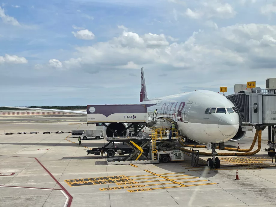 Unsere Boeing 777-300 nach der Landung in Bangkok