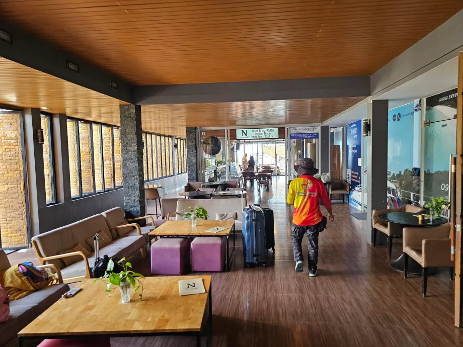 Warteraum des Yachthafens Petcherat