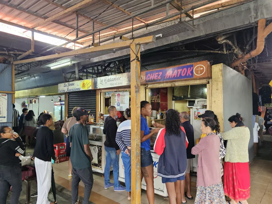 Markt im Zentrum von Flacq, Stände mit Lebensmitteln