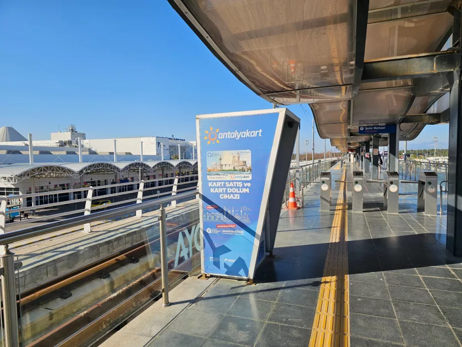 Fahrkartenautomat an der Straßenbahnhaltestelle