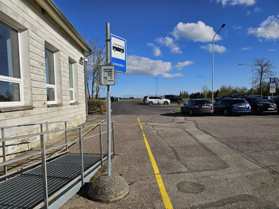 Bushaltestelle vor dem Terminal