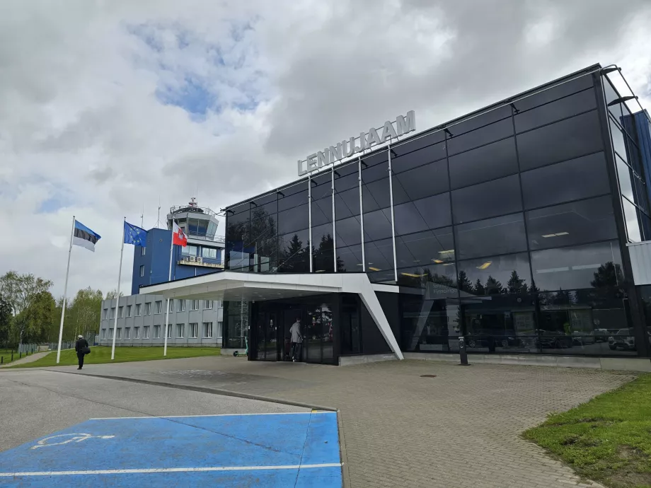 Ankunft am Flughafen Tartu