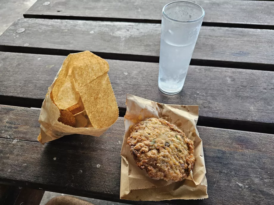 Mein Essen am Stand auf dem Parkplatz