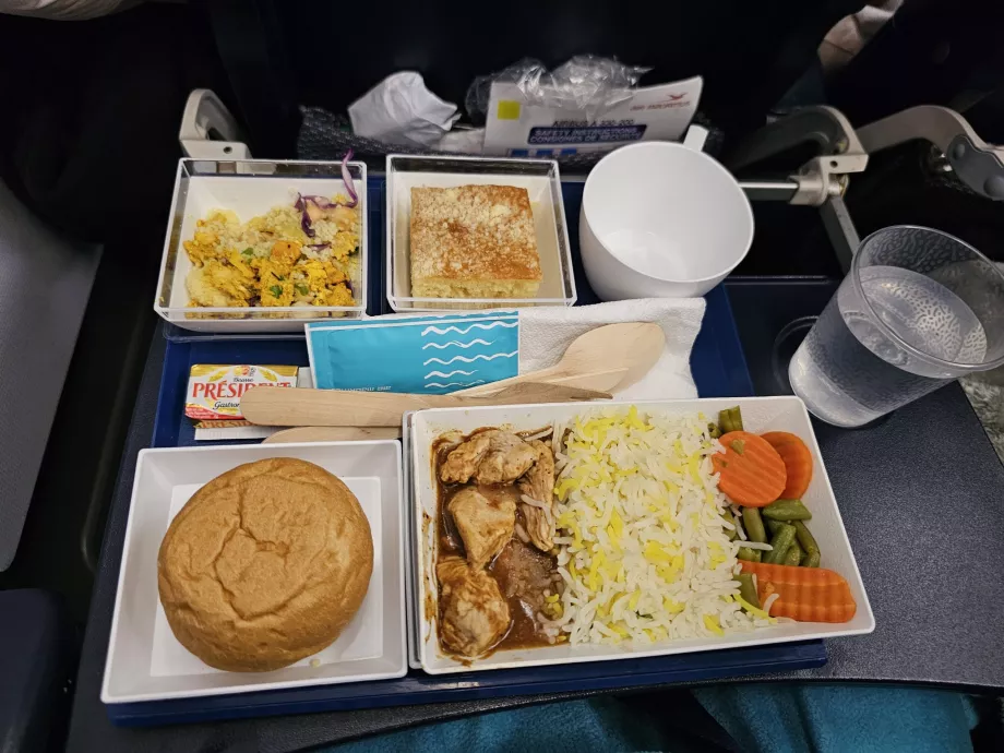 Abendessen in der Economy-Klasse