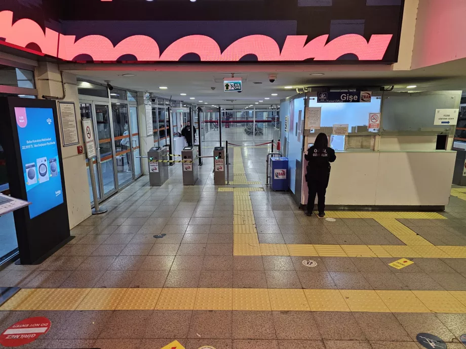 U-Bahn-Stationen am Flughafen Izmir