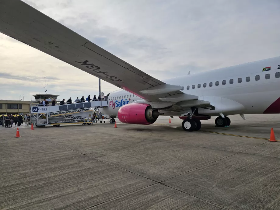 Einsteigen in das Flugzeug