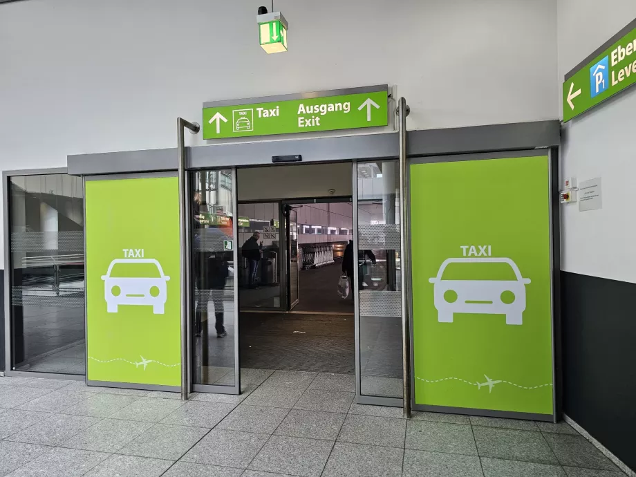 Ausfahrt zu den Taxis