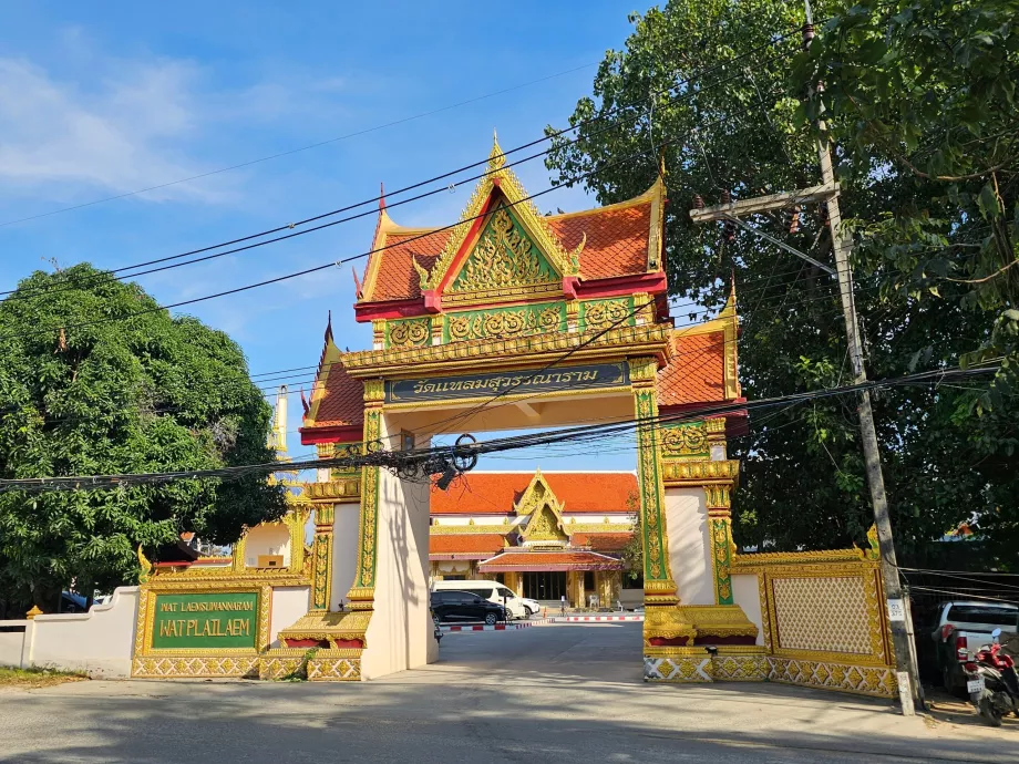 Wat Plai Laem, Haupteingang