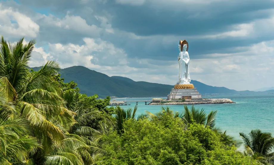 Hainan statue