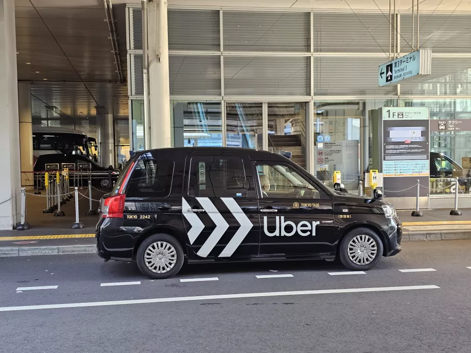 Uber vor Terminal 3
