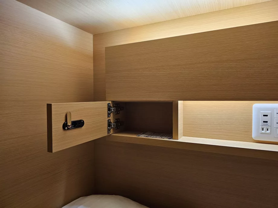 Abschließbarer Schrank