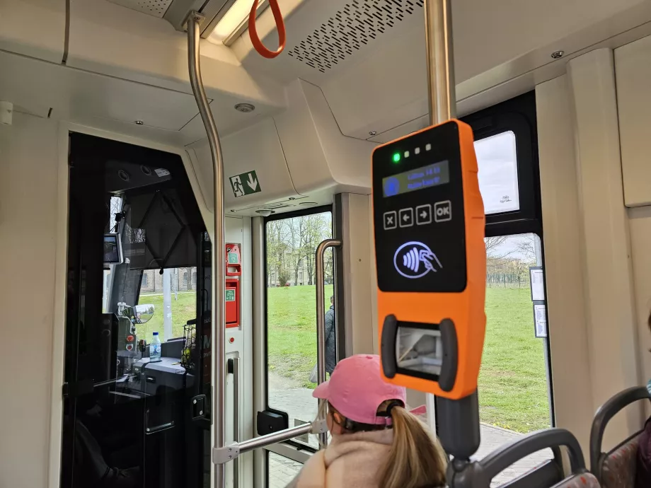Validator an der ersten Tür zum Laden von QR-Codes