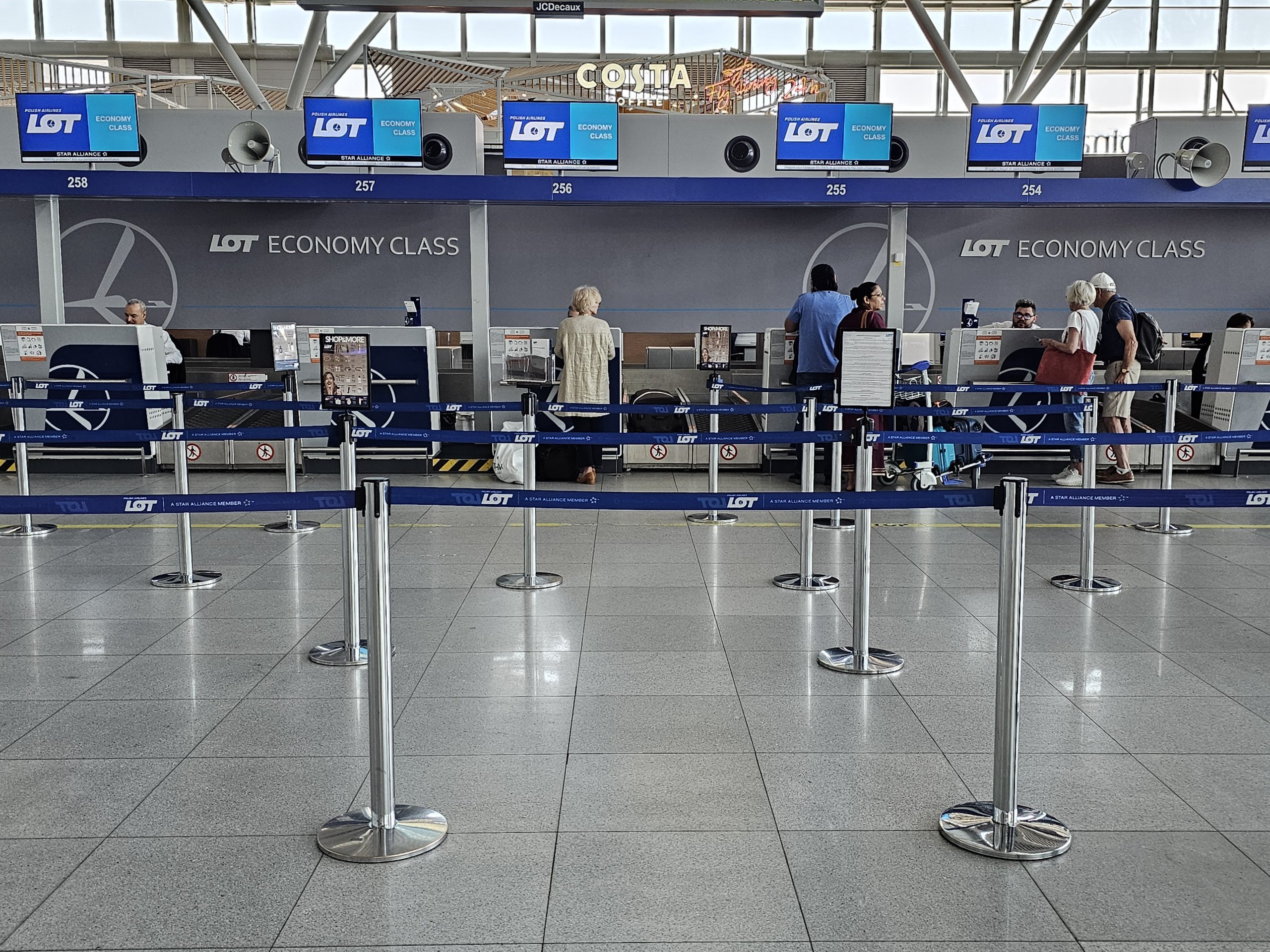 Let Check In LOT kostenlos Check-In - wann und wie