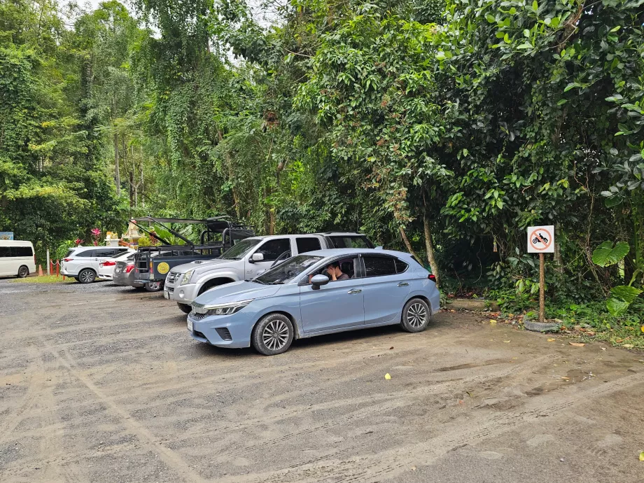 Parkplatz am Na Muang Wasserfall 1