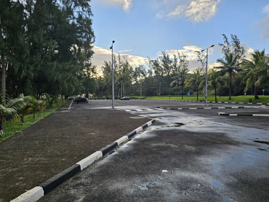 St. Felix Beach, Parkplatz