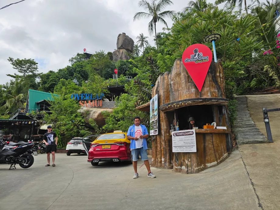 Abendkasse und Parkplatz am Overlap Stone 1