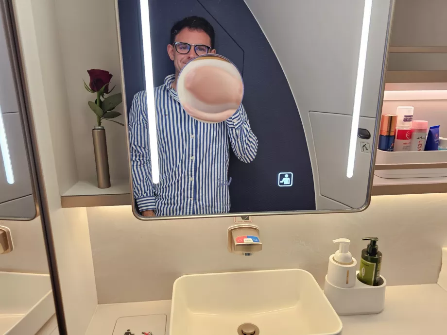 Ich in der Passagiertoilette der Ersten Klasse