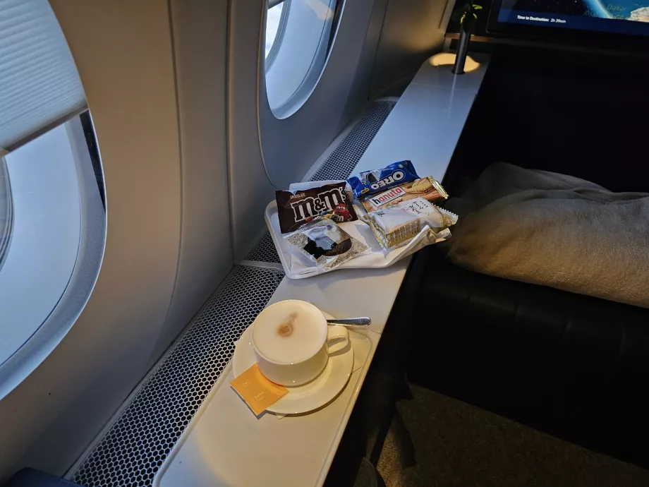 Cappuccino und Süßigkeiten