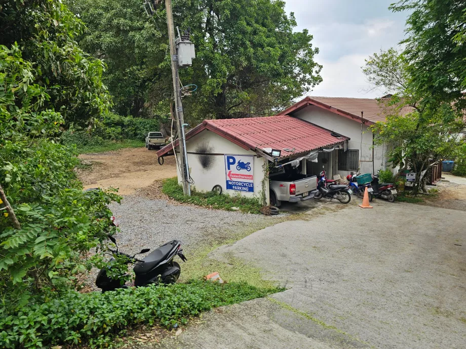 Coral Cove Beach, Parkplatz für Scooter