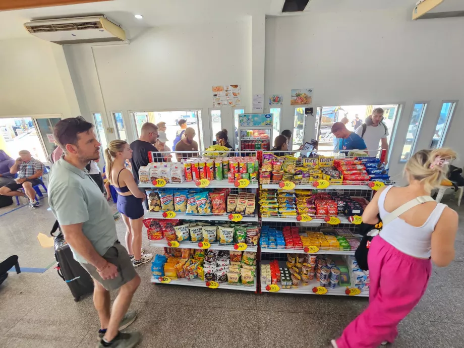 Geschäft im Hafen von Donsak