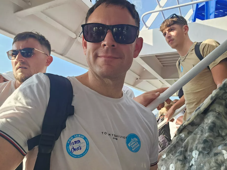 Aufkleber auf T-Shirt