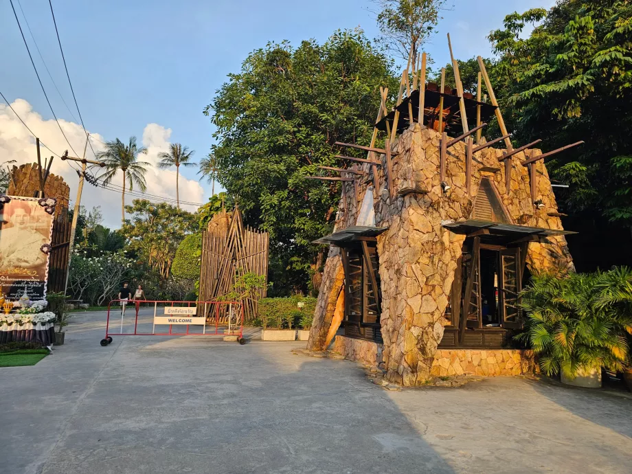 Haupteingang zum Gelände