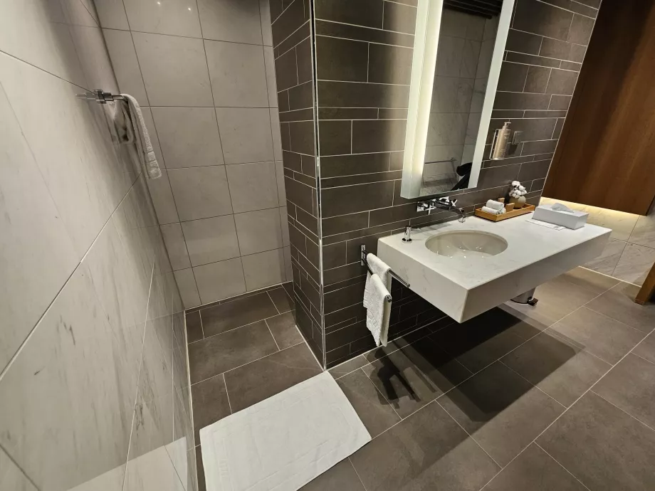 First Class Lounge (Hauptterminal) - Dusche