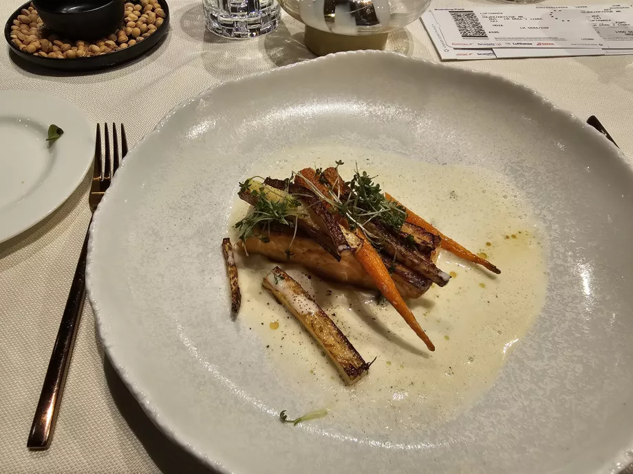 First Class Lounge (Hauptterminal) - Hauptmahlzeit a la carte