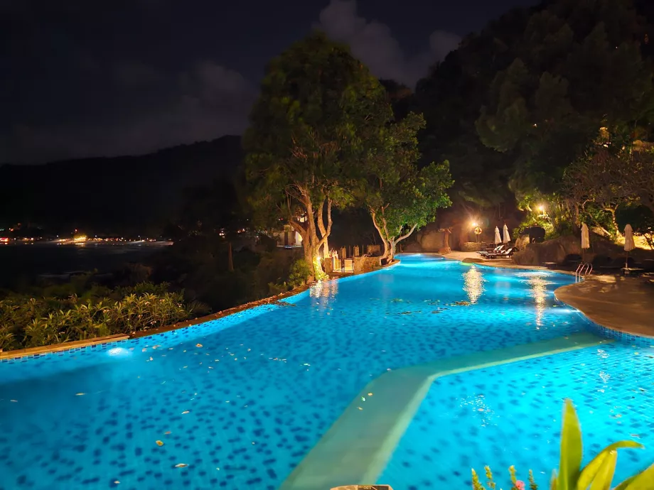 Großes Hotelschwimmbad