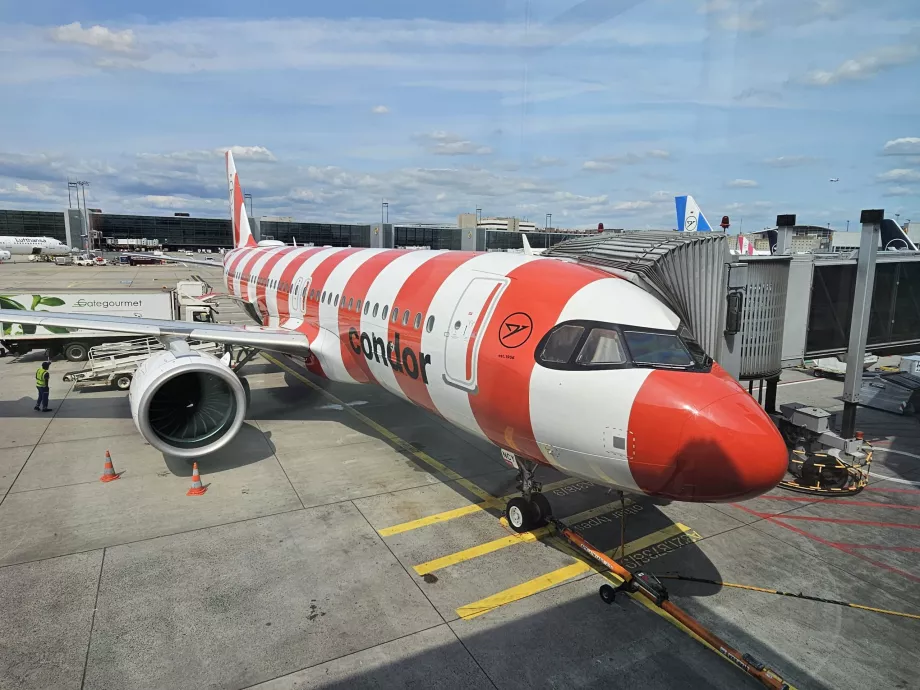Roter Airbus A320 Condor