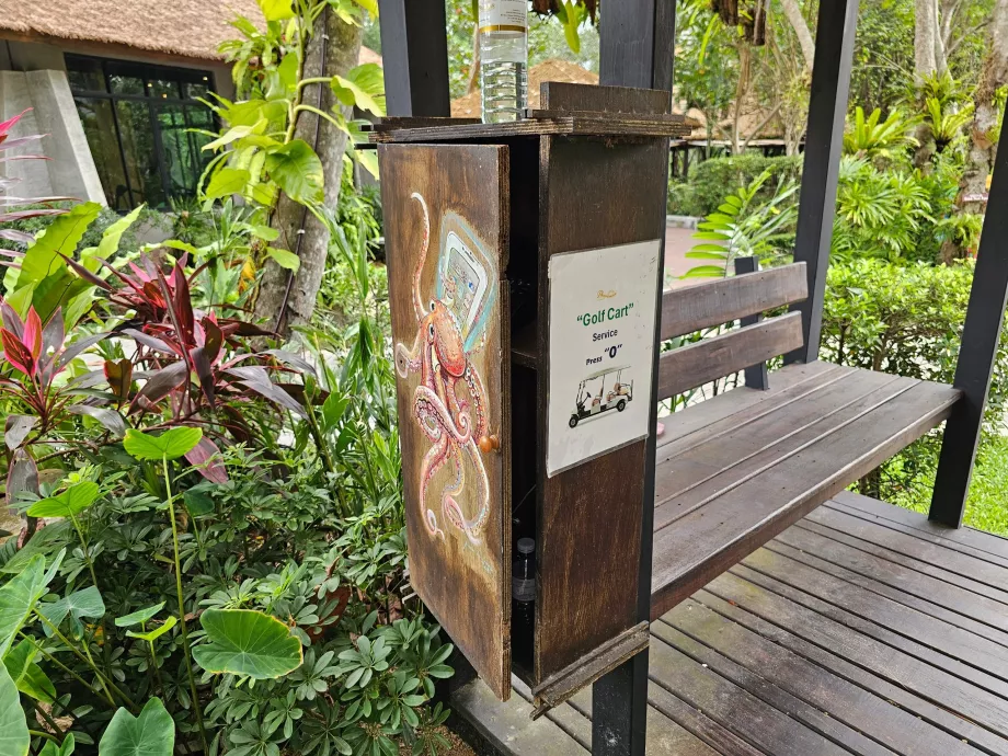 Telefon zum Anrufen des Golfwagens