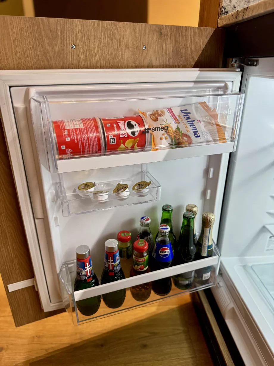 Kühlschrank mit kostenloser Minibar