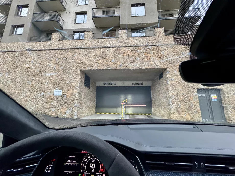 Einfahrt in die Garage