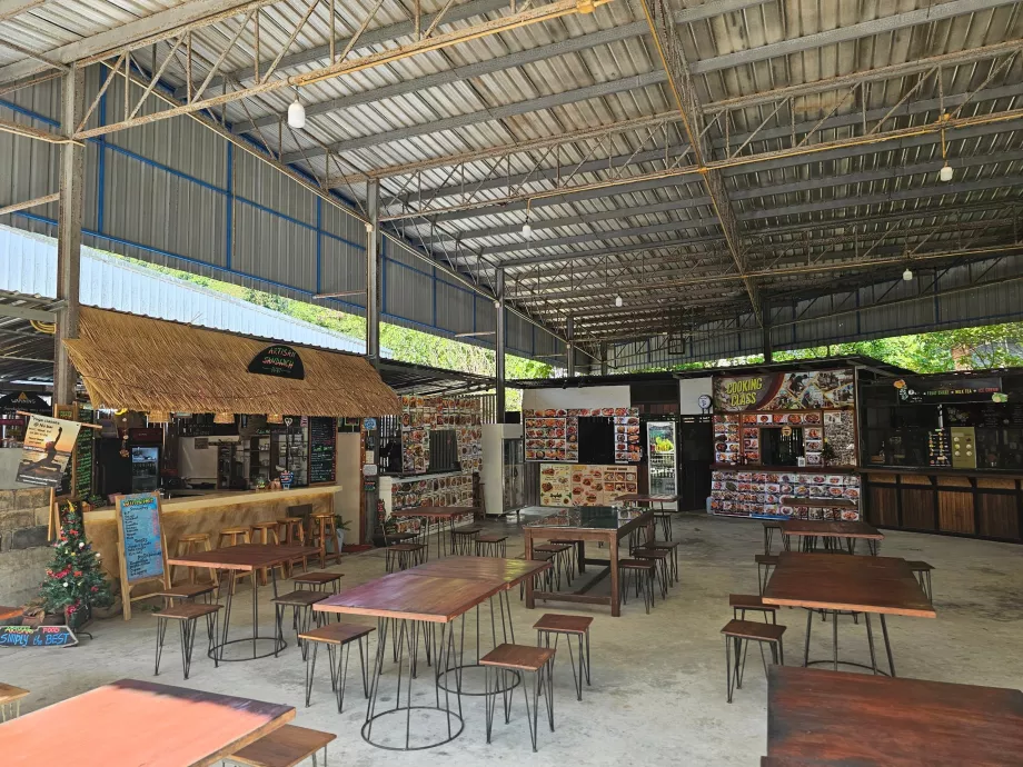 Speisesaal im Dorf Panburi