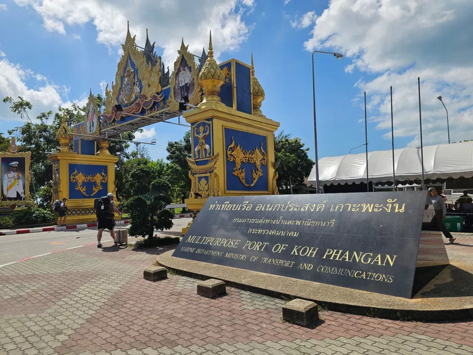 Haupteingang zum Yachthafen Thong Sala