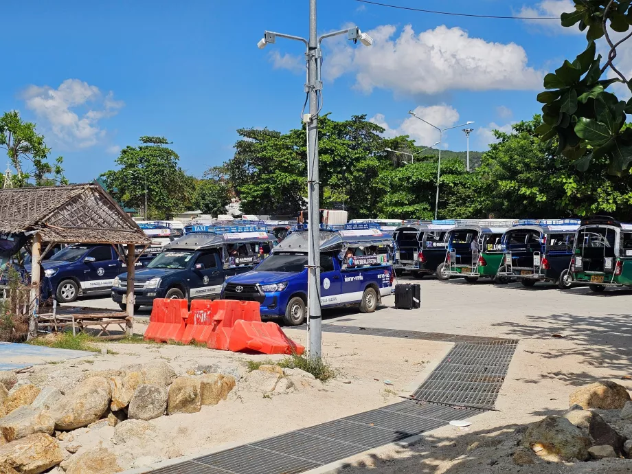 Gemeinsamer Taxistand am Thong Sala-Pier