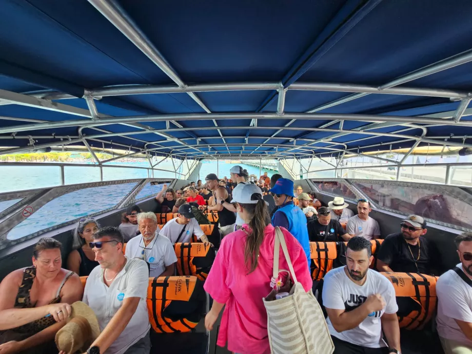 Im Inneren des Schnellbootes Koh Phangan - Koh Samui