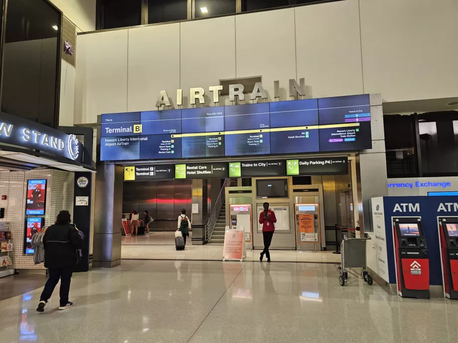 Eingang zum Airtrain-Bahnhof