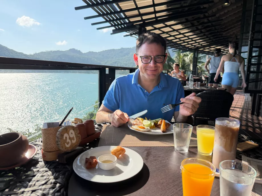 Ich beim Frühstück im Hotel