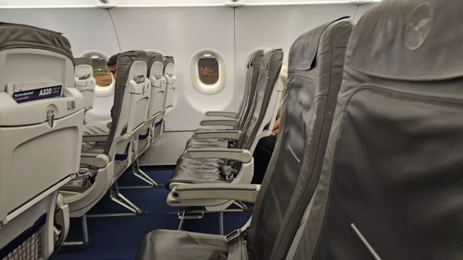 Economy Class, Airbus A320