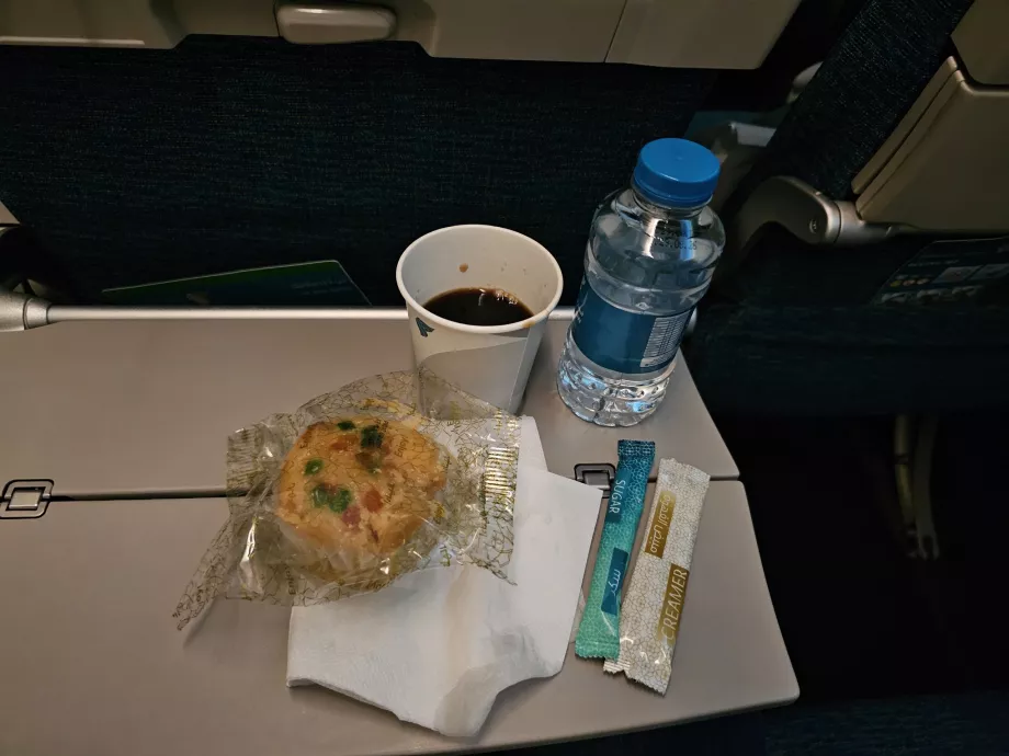 Frühstück auf dem Flug FRA-MCT