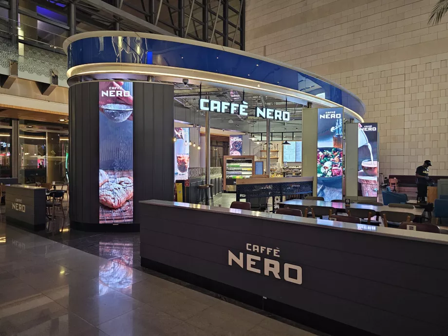 Caffé Nero, Ankünfte, öffentlicher Bereich