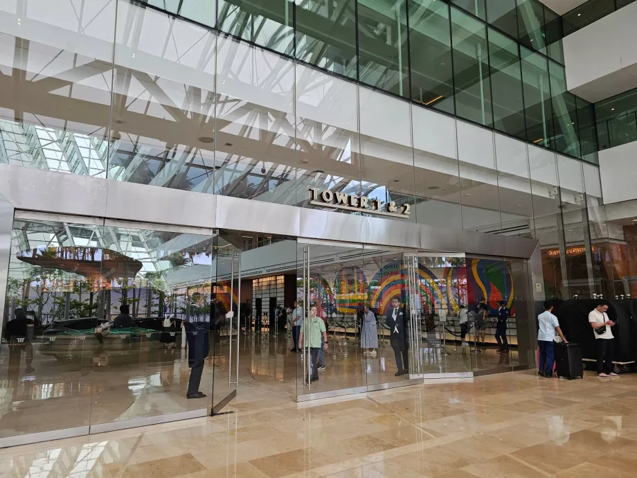 Eingang zur Hauptrezeption