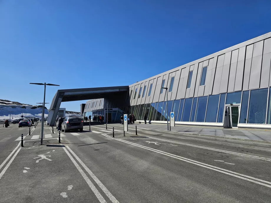 Ankunft am Flughafen Nuuk