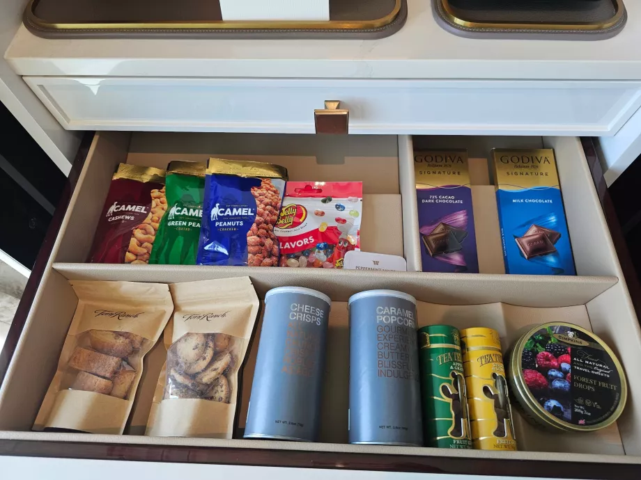 Kekse, Pralinen und Nüsse