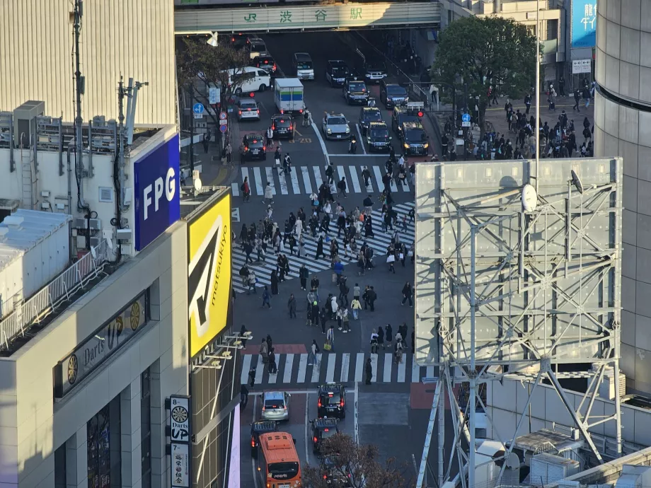 Blick auf den Shibuya-Knotenpunkt mit Zoom