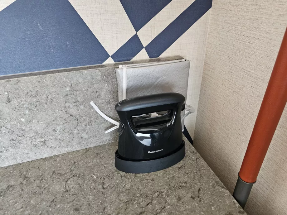 Bügeleisen im Zimmer